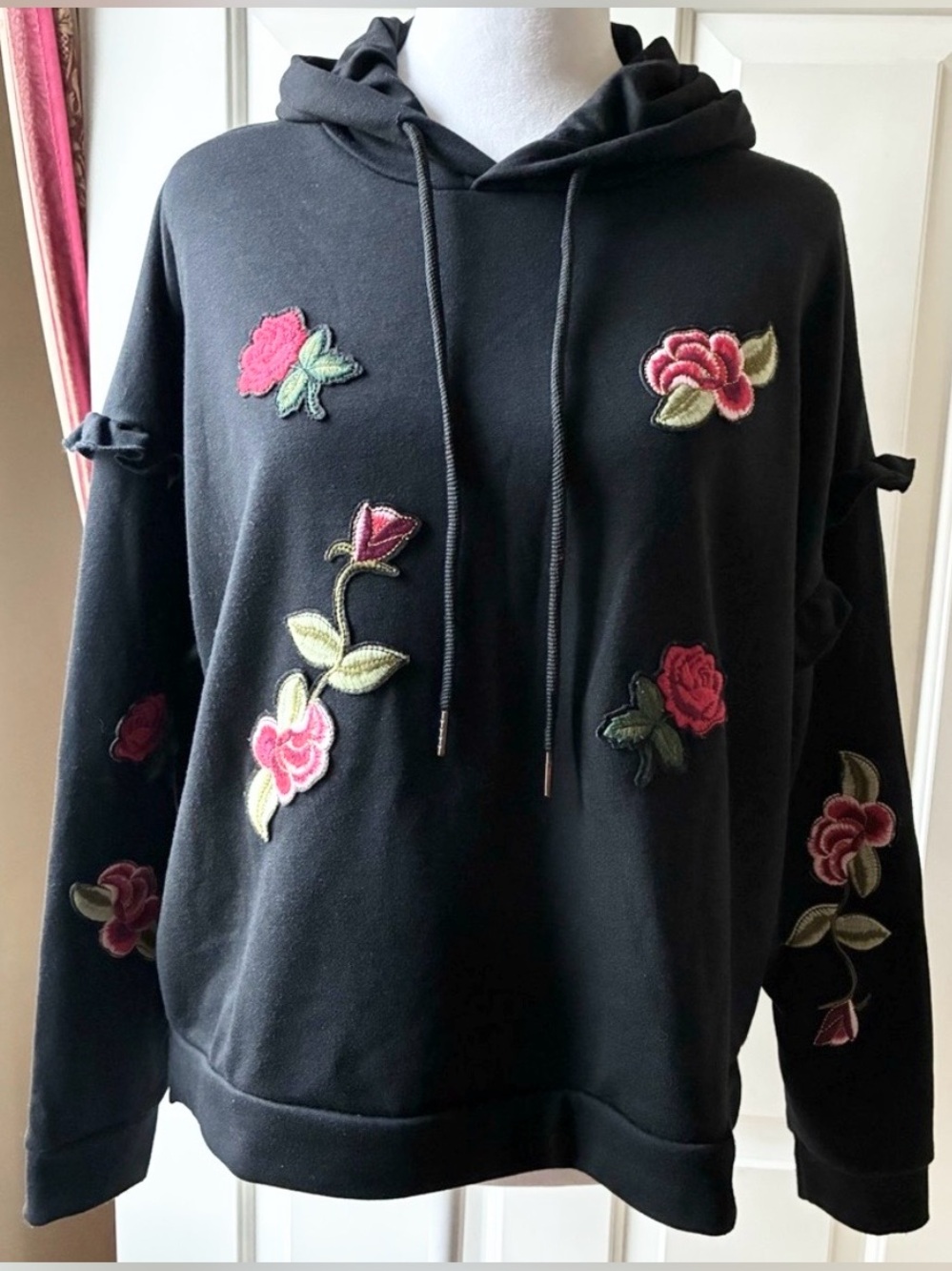 Central Park Women’s Hoodie Sweatshirt Embroidered Floral Black Size M